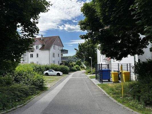 Zufahrt zur Wohnanlage