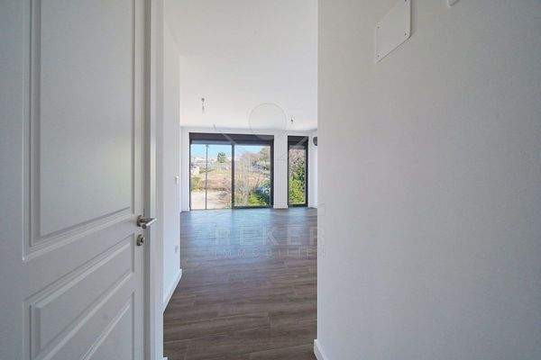 Lichtdurchflutet und modern