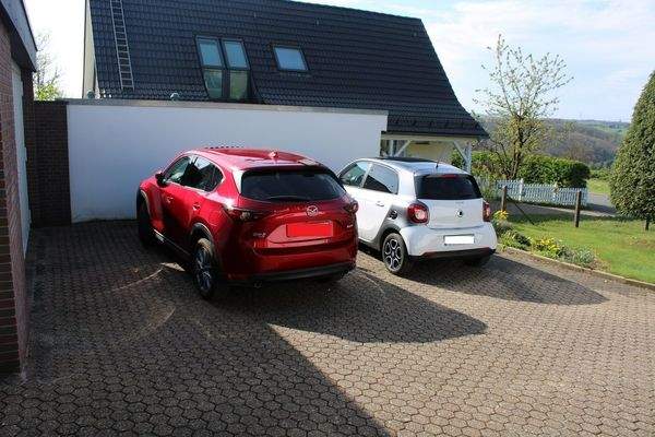 Stellplätze vor den Garagen.jpg