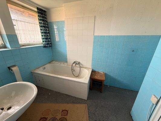 39 Badezimmer rechte Hälfte