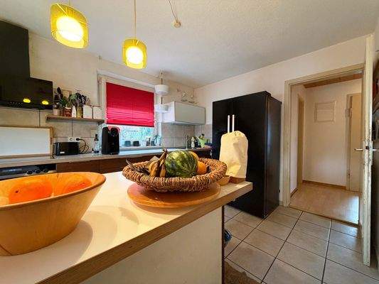 EG Küche: Zentrale Insel als kommunikativer Mittelpunkt