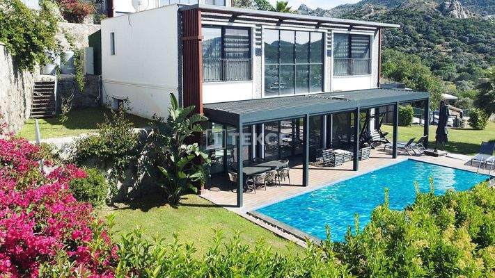 House with Sea Views and Private Pool in Bodrum Yalıkavak
