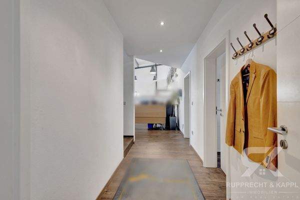 Flur EG Gebäude rechts