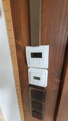 Außenjalousien mit elektr. Steuerung