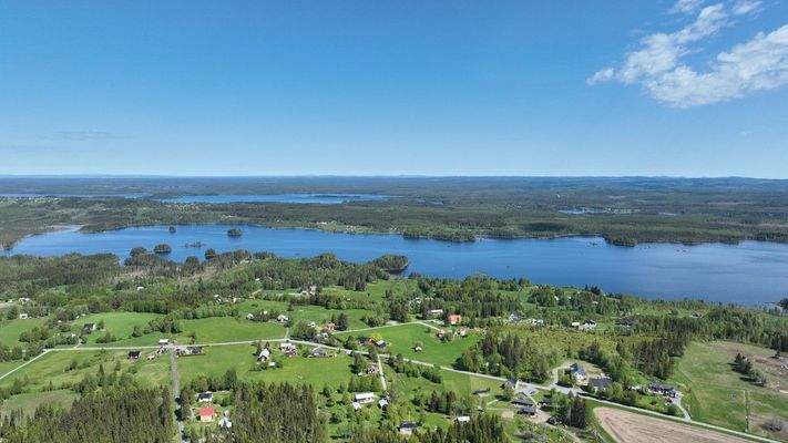 nur wenige Meter bis zum See