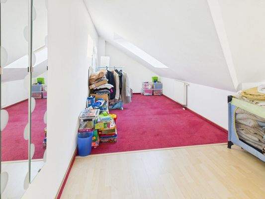 Büro/Schlafzimmer DG