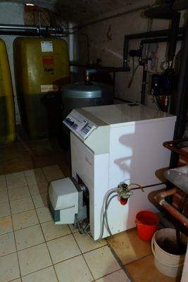 10 Heizung im Keller.JPG