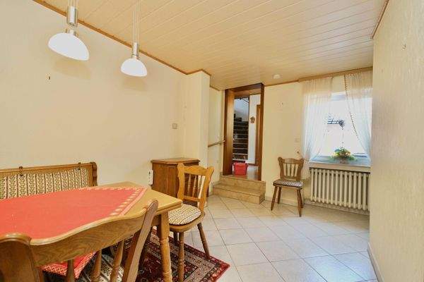 Esszimmer an Küche - EG Ansicht 1