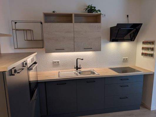 Einbauküche kann vom Vormieter übernommen werden