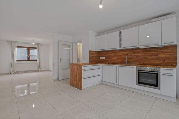 Wohn- & Esszimmer mit offener Küche