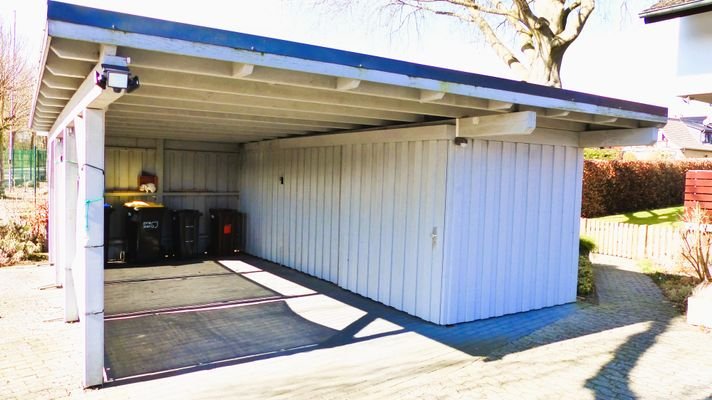 Carport mit großem Schuppen