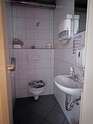 WC Gaststätte rechts