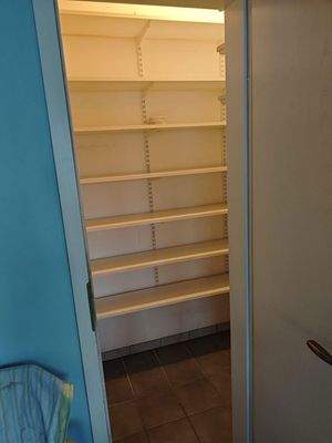 Speisekammer m. Fenster/Lüfter