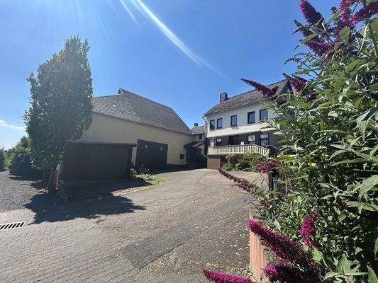 Bauernhaus mit viel Platz, Wohnh./Scheune/Garagen