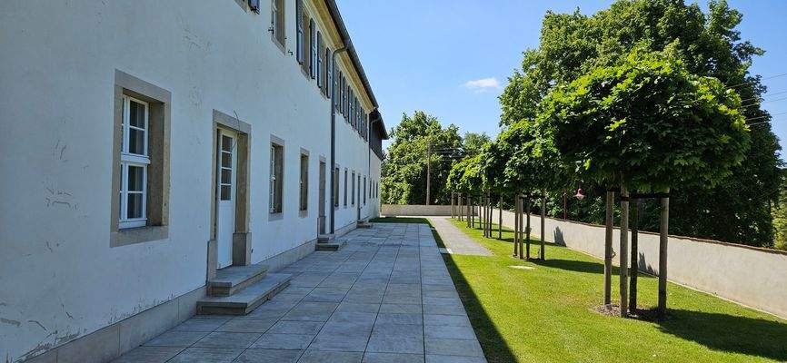 Terrasse und Eingangsbereich