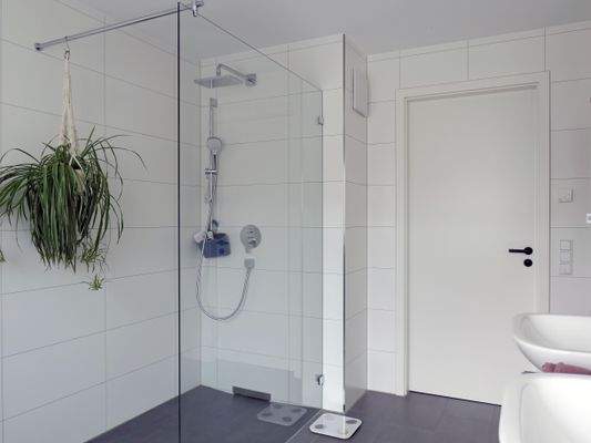 ...mit ebener Dusche