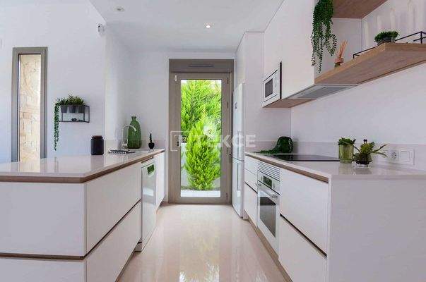 Contemporary Villas with Private Pool in Los Alcázares