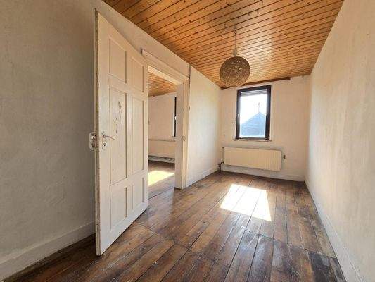 Mögliche Ankleide (links)