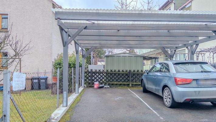 überdachter Stellplatz (links)