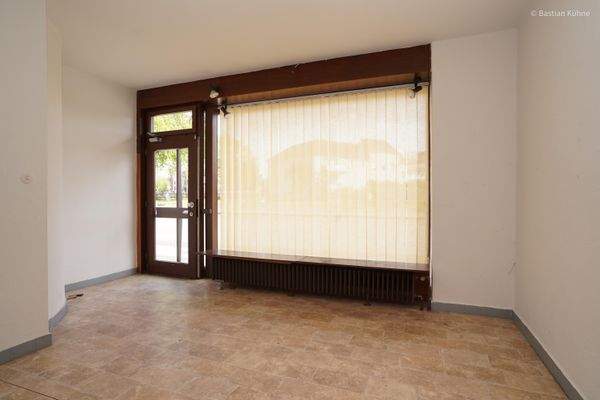 Gewerbeeinheit links