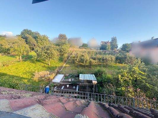 Blick aus dem Fenster im DG