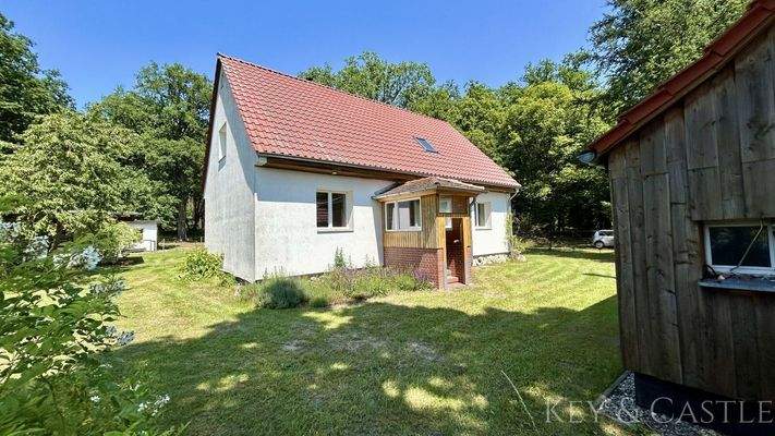 Hausansicht von der Straße aus