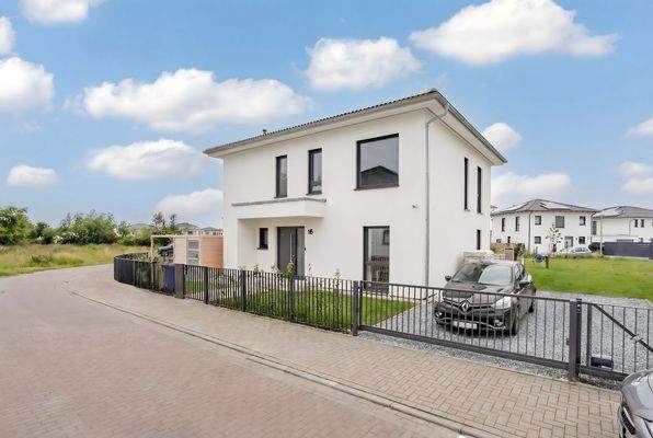 Urban Villa front- staged