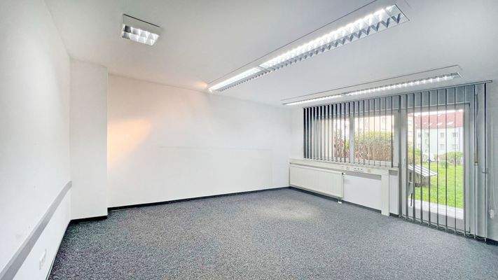 Chefbüro oder Zimmer mit Blick ins Grüne