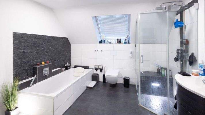 Vollbad im Obergeschoss, Ansicht I