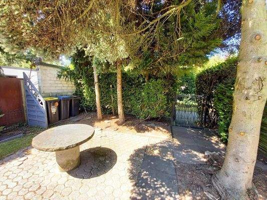 Separates Tor zum Fußweg