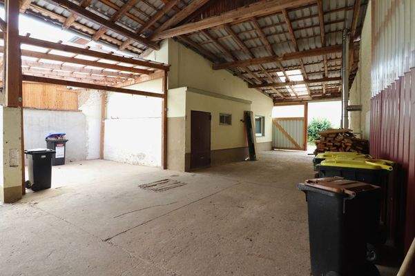 ans Wohnhaus angrenzende Nebengebäude