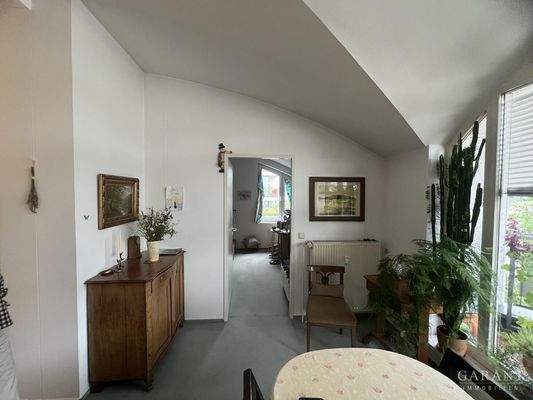 Wohnzimmer mit Zugang zu zweitem Zimmer