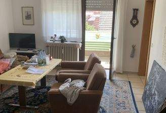 Wohnzimmer mit Balkon
