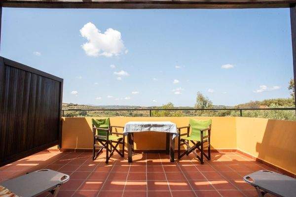 Kreta, Xamoudochori: Idyllische Residenz mit Apartments und Olivenhain zu verkaufen