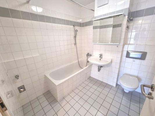 Wohnung_mieten_Mendelssohnstrasse_45_1OG_links_Bad