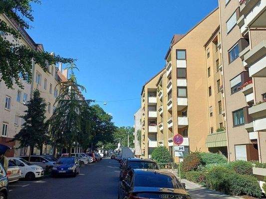 Straße vor dem Haus