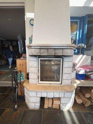 Ansicht vom Kaminofen im Wintergarten