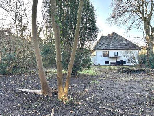 Rückwärtige Hausansicht mit Garten