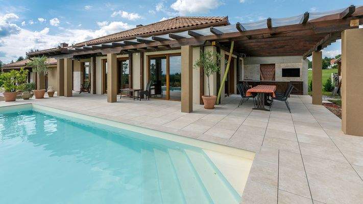 Terrasse mit Pool