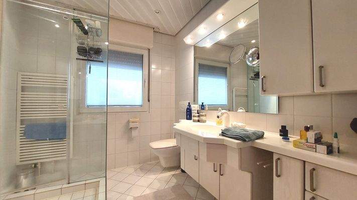 helles Masterbad im EG