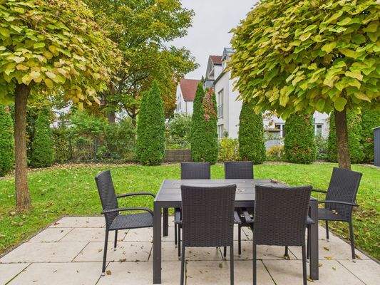 Terrasse und Freifläche