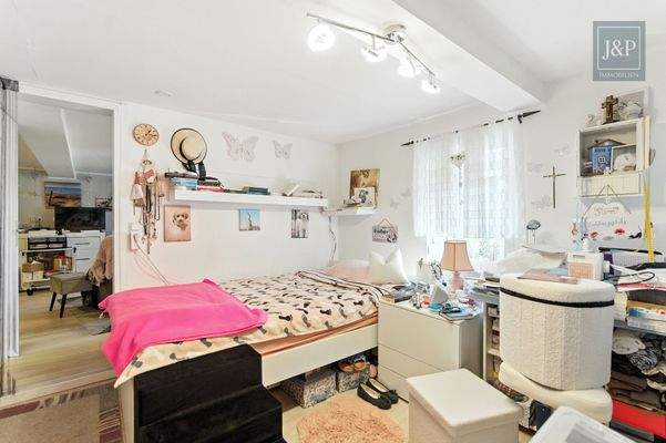 Schlafzimmer 2-Zimmer-Wohnung OG