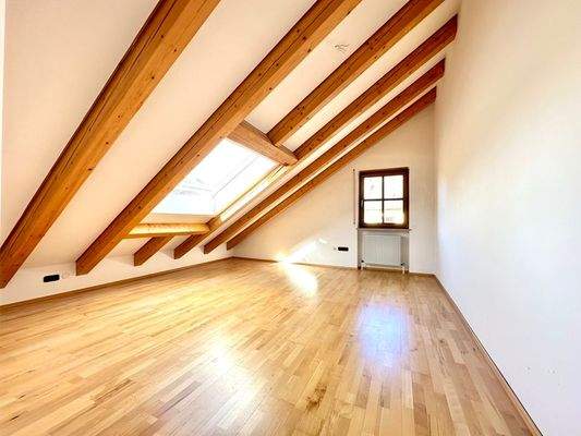 OG Arbeits- oder Kinderzimmer 