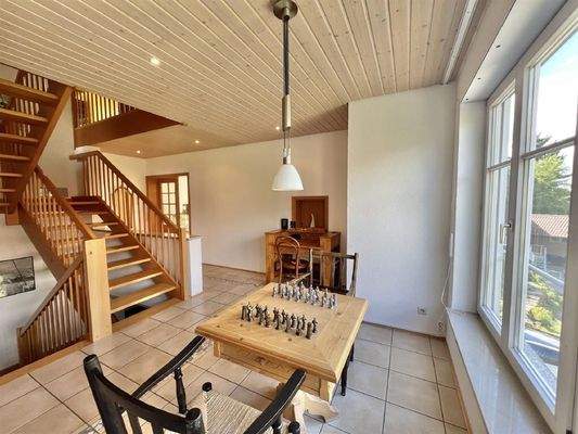 Großzügiger, heller Dielenbereich im EG