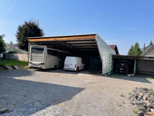 Carport mit weiteren Stellpl.