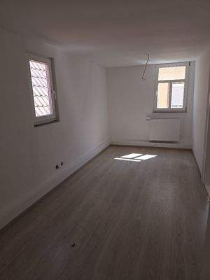 2.OG Zimmer zur Straße.jpg