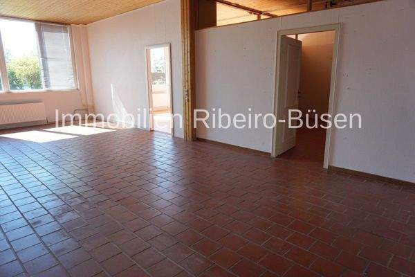 Der große Büroraum mit Blick in die anderen beiden Räume