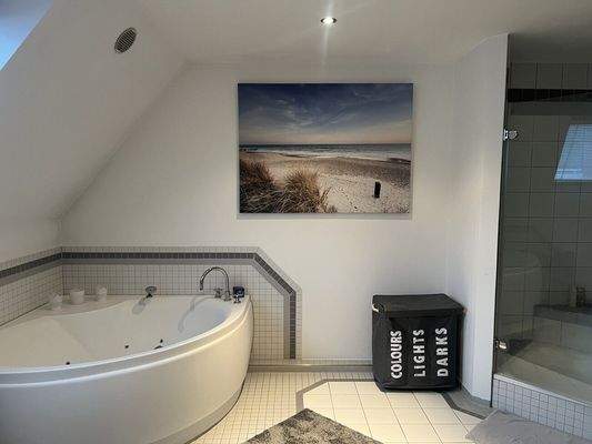 Mit Whirpoolbadewanne