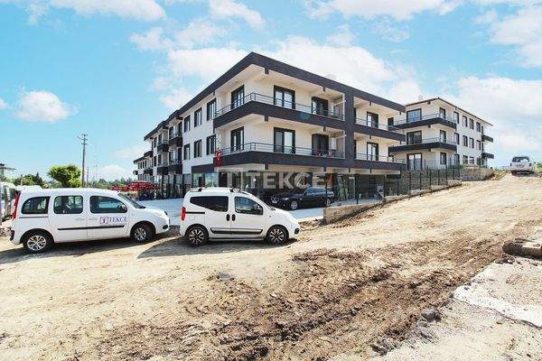 Real Estate in Complex with Sea View and Pool in Yalova Altınova