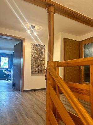 Treppenaufgang und Flur OG.jpeg